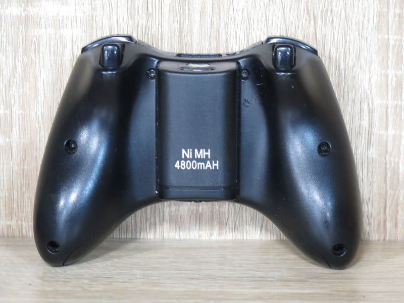 Genuine Microsoft Xbox 360 Wireless Controller Model 1403 with battery. Carousel 2