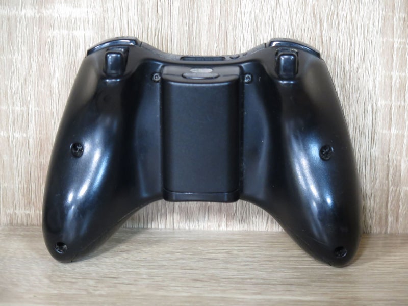 Genuine Microsoft Xbox 360 Wireless Controller Model 1403 with battery. Carousel 2