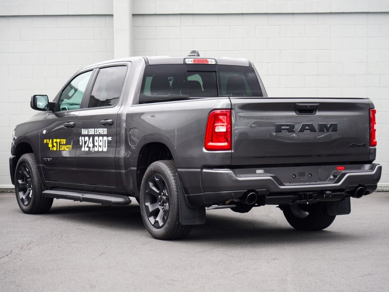 2026 Ram 1500 Express Black 4WD 3.0P, photo 2
