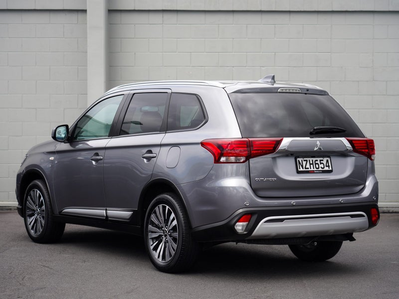 2022 Mitsubishi Outlander LS 2.4P 2WD, photo 2