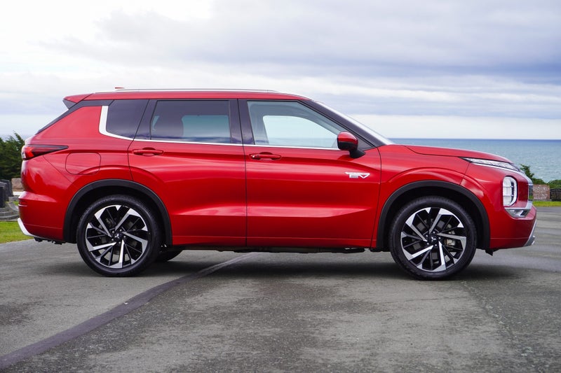 2022 Mitsubishi Outlander VRX PHEV 4x4 auto, photo 2