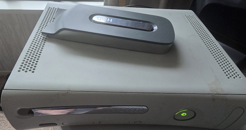 XBOX 360 w/ power supply Carousel 1