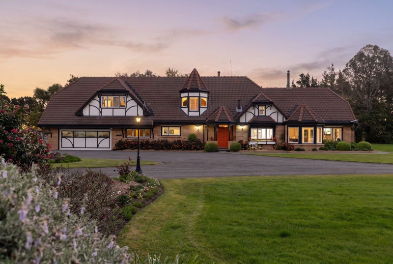 Impressive 5-Bedroom Life-Styler - 6Ha