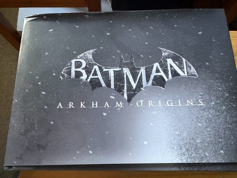 Batman: Arkham Origins Art Book Carousel 1