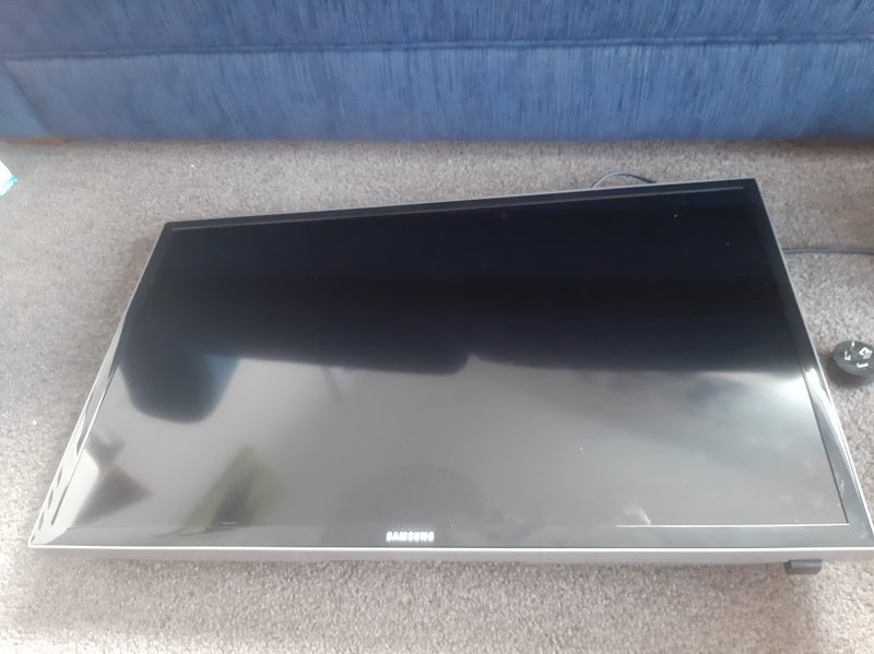Samsung 28" UA28F4000AM LCD TV Carousel 1