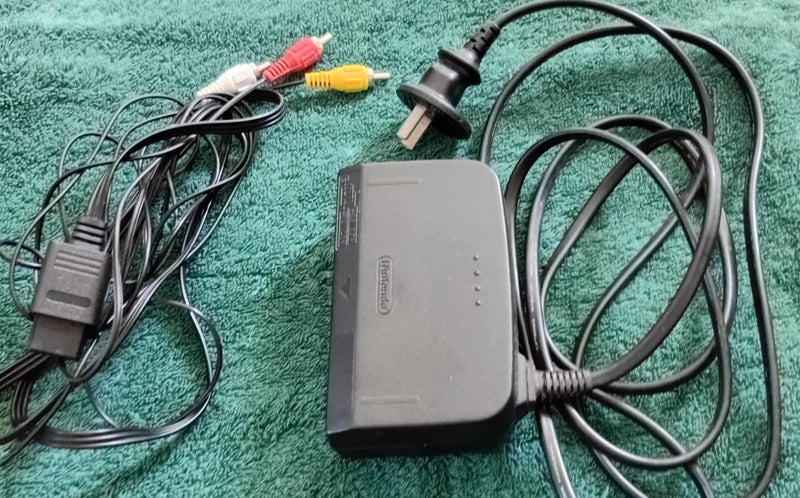 NINTENDO 64 CONSOLE + CONTROLLERS & CABLES Carousel 5