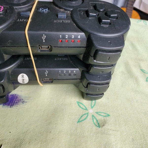 2 x PLAYSTATION 3 CONTROLLERS Carousel 1