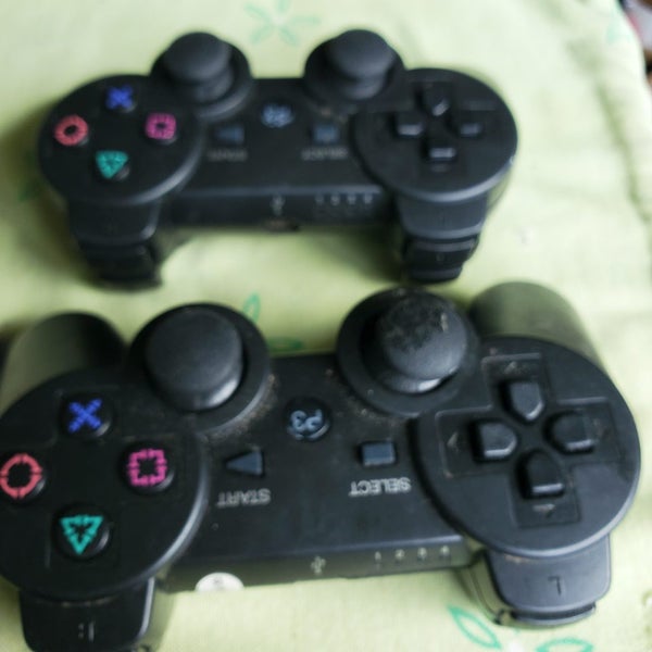 2 x PLAYSTATION 3 CONTROLLERS Carousel 2
