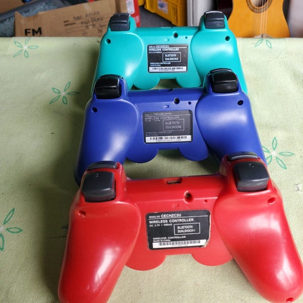 3 X PLAYSTATION 3 CONTROLLERS Carousel 8