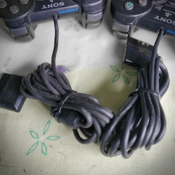 2 x GENUINE SONY PLAYSTATION 2 WIRED DUAL SHOCK CONTROLLERS Carousel 1