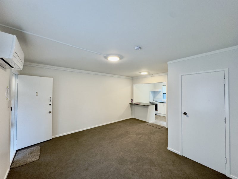 Mount Albert, 2 bedrooms, $620 pw