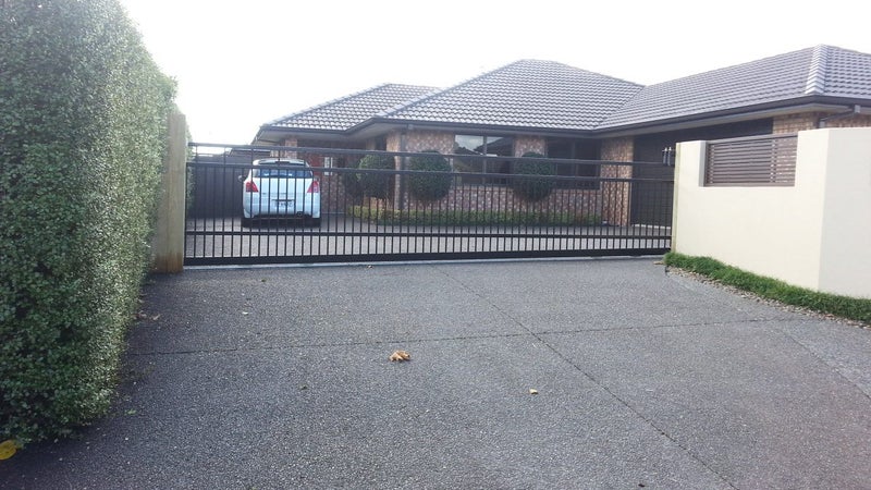 EasyGate Sliding Gate for Sloping Driveway 1.5m high x 4m wide62863870294531111