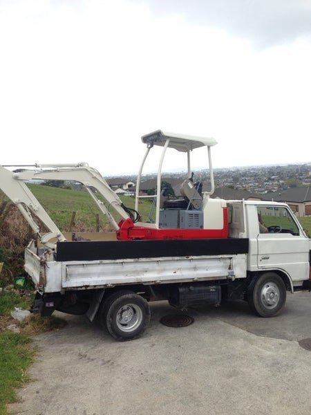 CONCRETE SERVICES & PAVING DIGGER HIRE Carousel 2