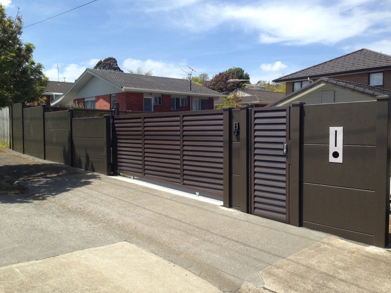 CONCRETE PANEL FENCING $29562931722486403111
