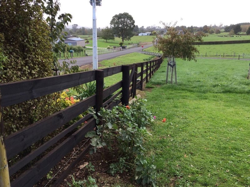Black Fence and Wood Stain - BitPost™ BrushOn Carousel 1