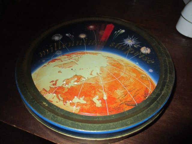 Milennuin Surprise Tin Carousel 1