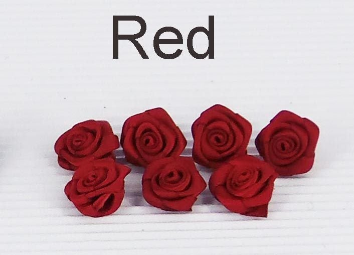 50 satin mini red roses Carousel 1