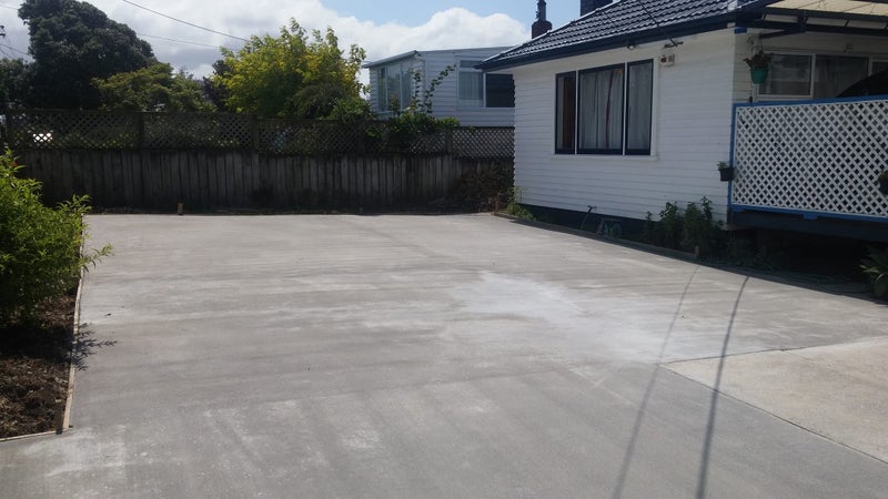 CONCRETE SERVICES & PAVING DIGGER HIRE Carousel 1