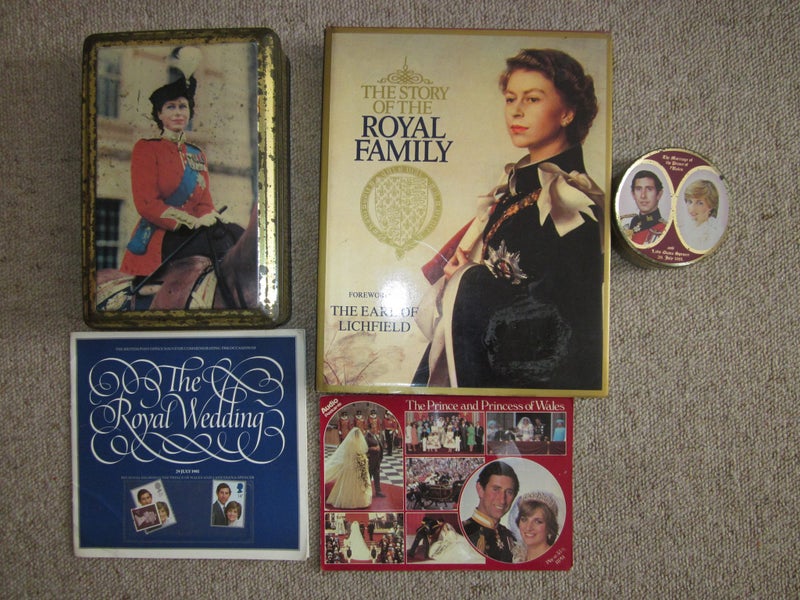 +++ 1953 ROYAL VISIT MINT SAUCER & TEA TOWEL, Tins,Large Book Carousel 1