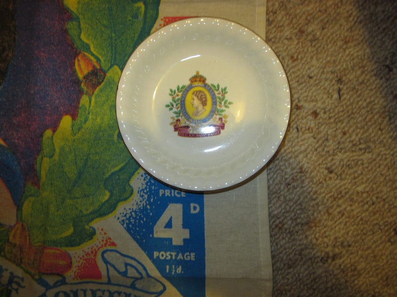 +++ 1953 ROYAL VISIT MINT SAUCER & TEA TOWEL, Tins,Large Book Carousel 8