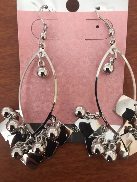 DESIGN EARRINGS Carousel 1