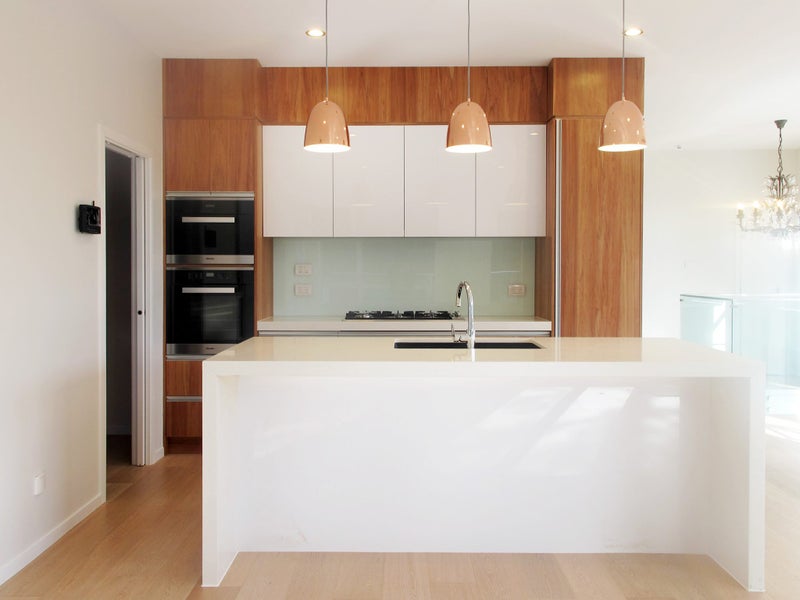 * Magic Kitchens*HiGloss Acryli +Veneer Carousel 1
