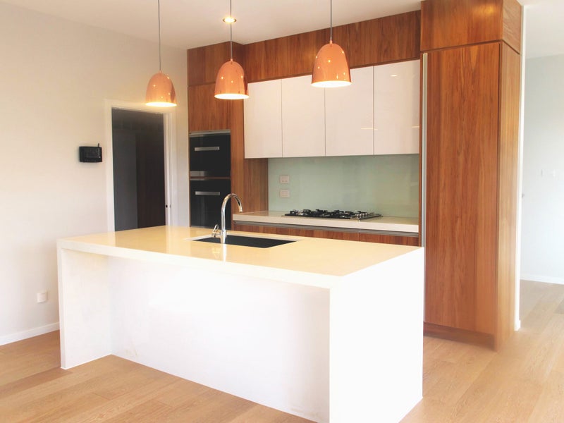 * Magic Kitchens*HiGloss Acryli +Veneer Carousel 2