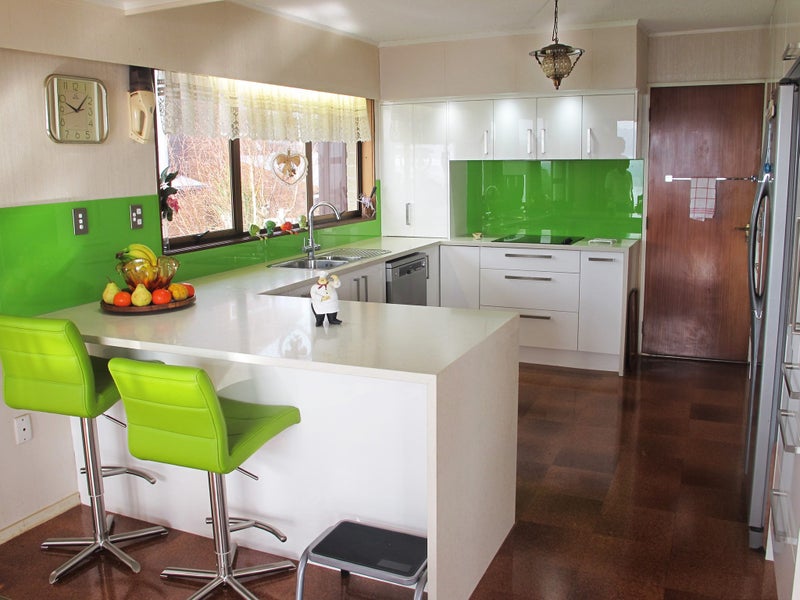 ***Magic Kitchens***High Gloss Lacquer Kitchen Carousel 1