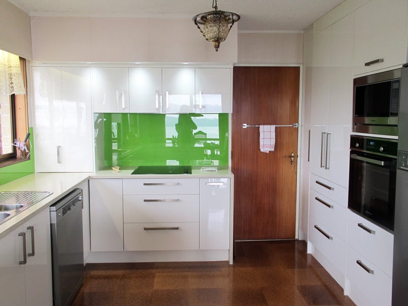***Magic Kitchens***High Gloss Lacquer Kitchen Carousel 2