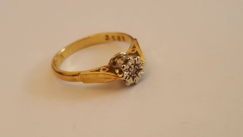 Vintage 18ct Gold Illusion Set Diamond Solitaire Ring Carousel 2