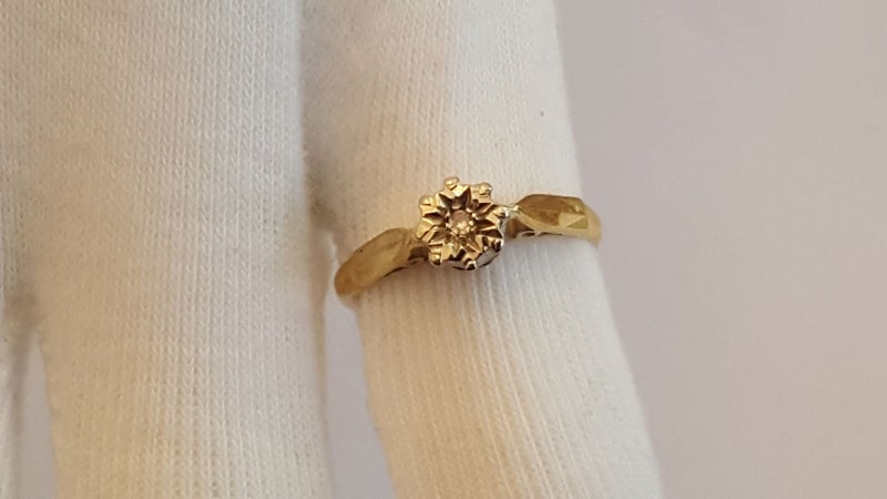 Vintage 18ct Gold Illusion Set Diamond Solitaire Ring Carousel 5