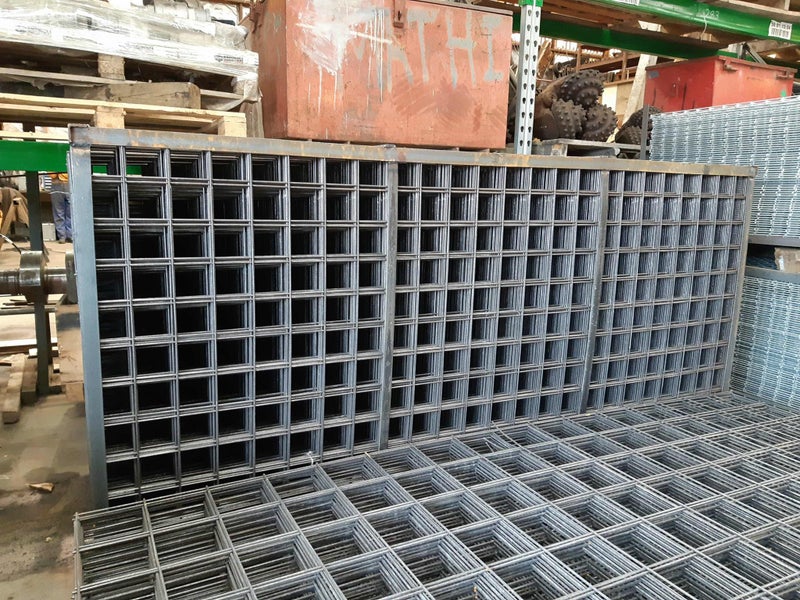 Steel Mesh - Black 100 x 100 x 5.3 (2400mm x 1200mm) Carousel 1