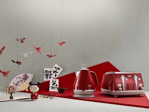 DeLonghi Icona Capitals Kettle (Tokyo Red) Carousel 3