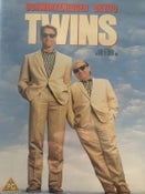 TWINS - Schwarzenegger / Devito ( Classic 80’s Comedy )
