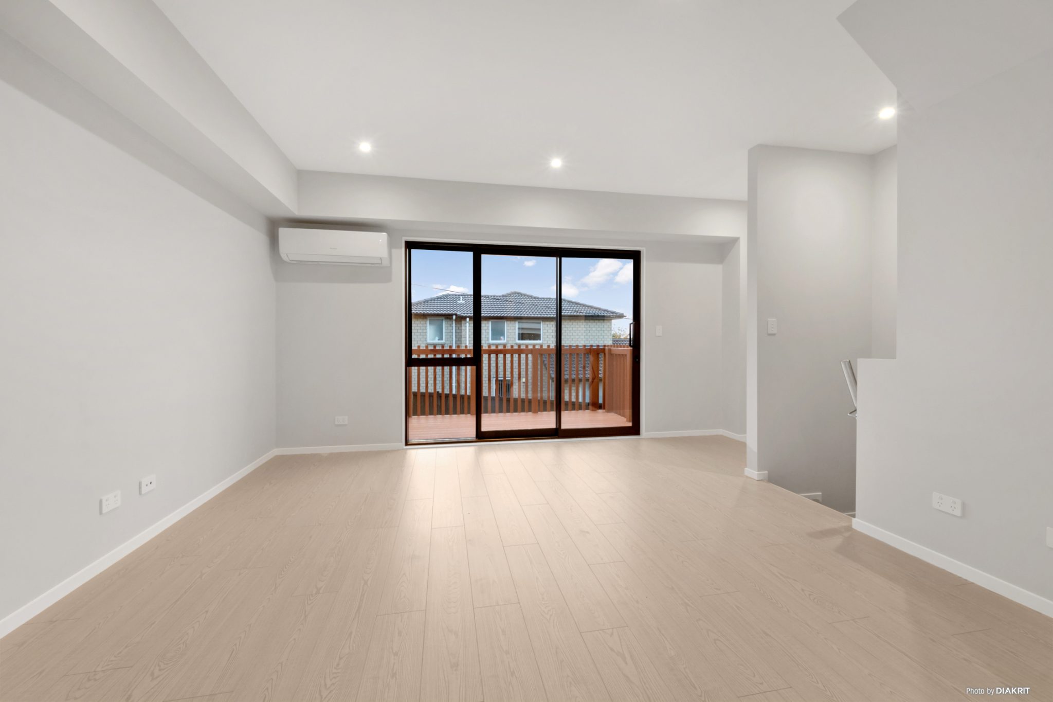 Modern 3 Bed + Study Freehold + Garage — slide 8