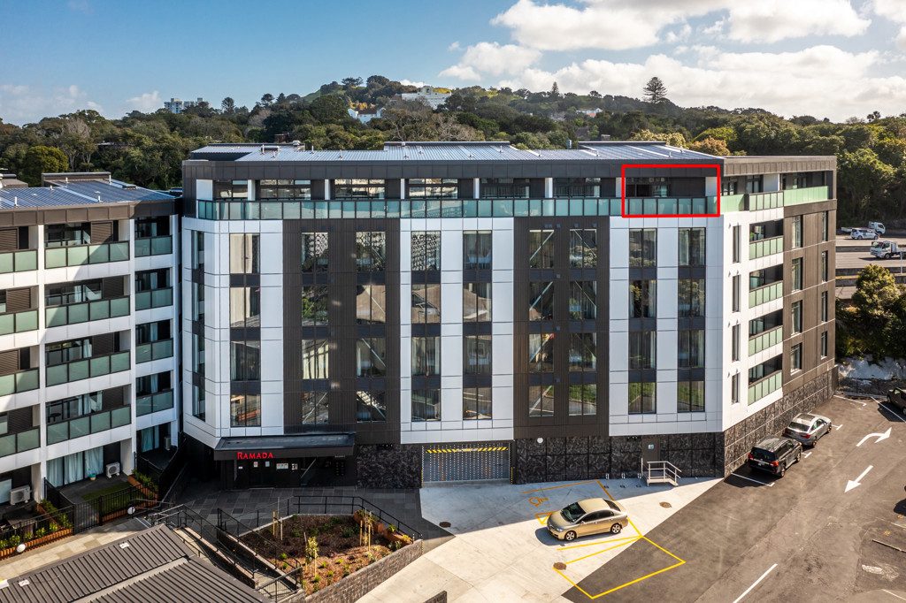 City Views & CBD Access - Newmarket 1-Bed — slide 1
