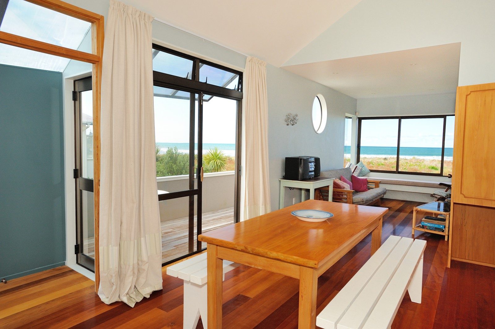 Stunning front-row beach house — slide 2