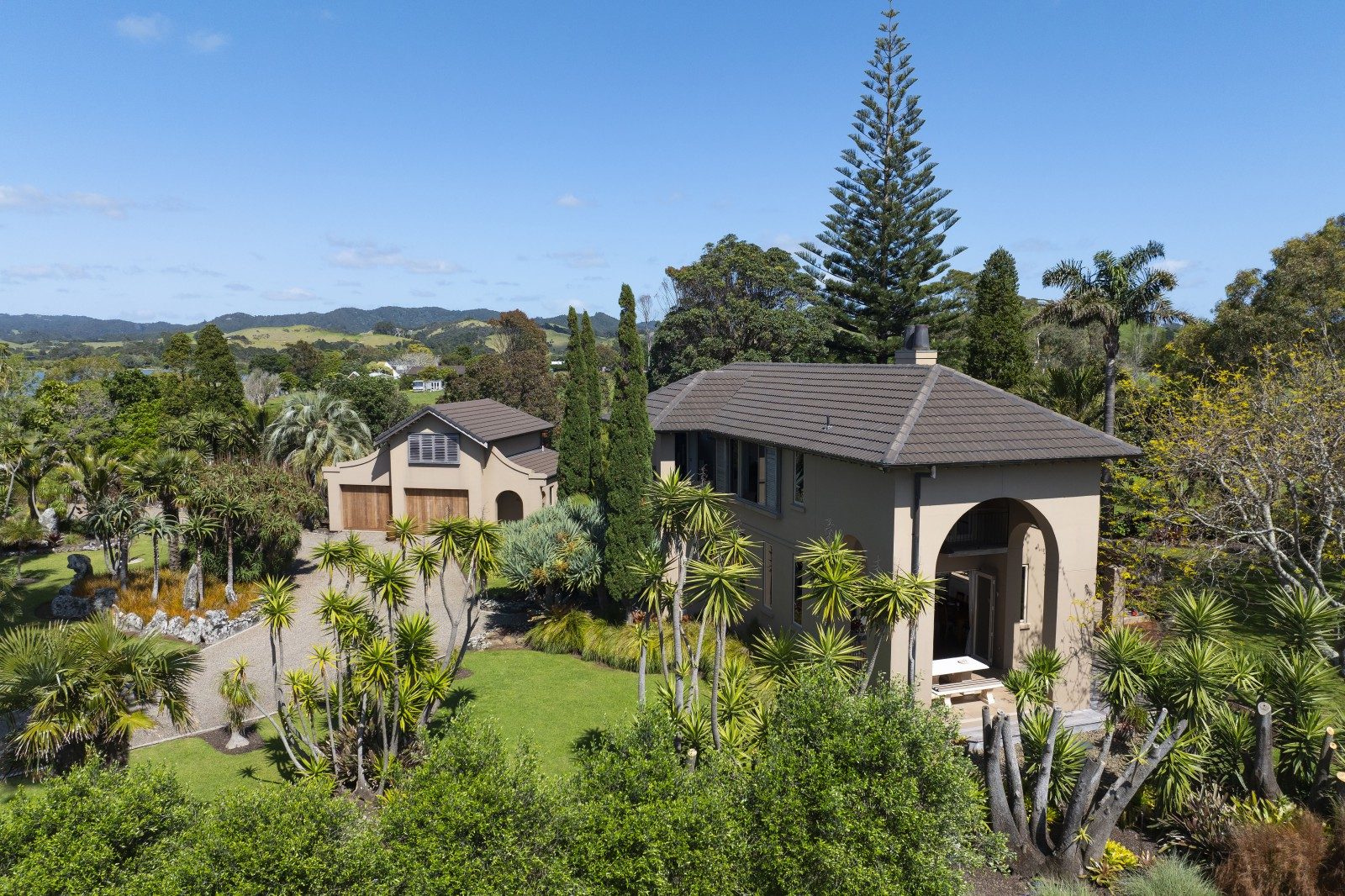 Tuscan Style Meets Whananaki Waterfront — slide 2