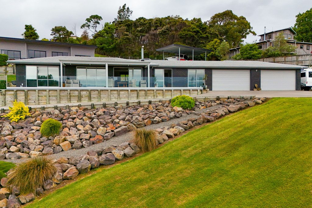 Panoramic Harbour Views. — slide 39