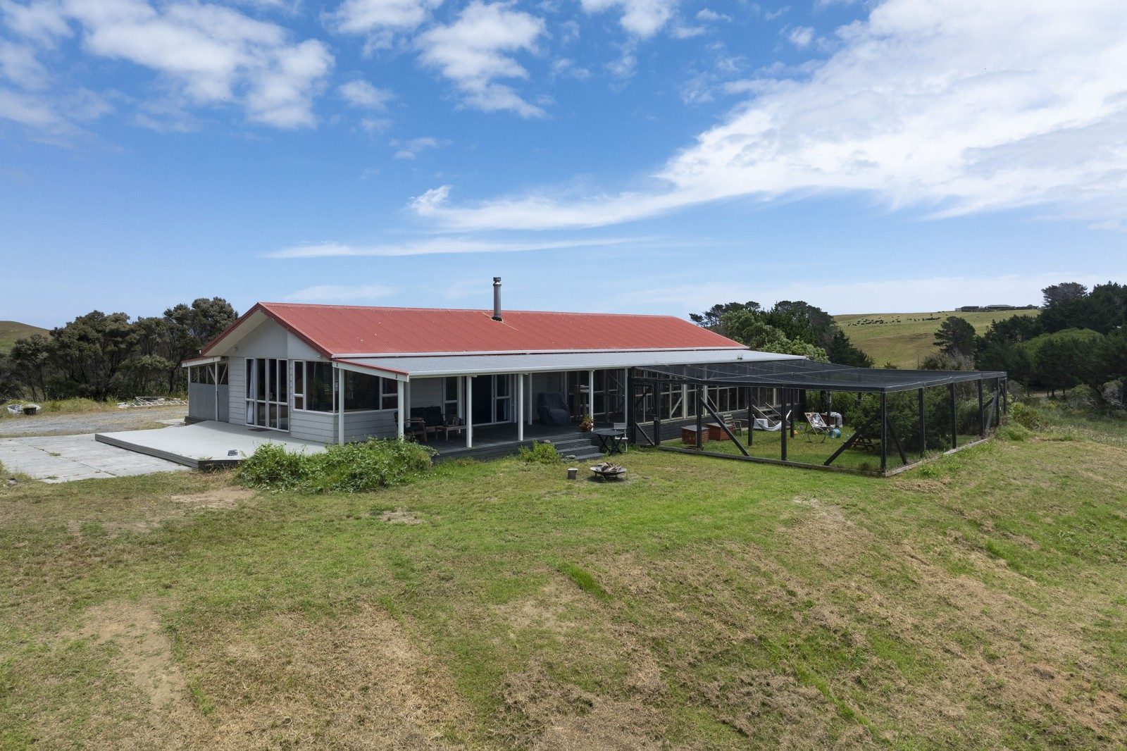 Versatile Lifestyle Property Near Henderson Bay — slide 2