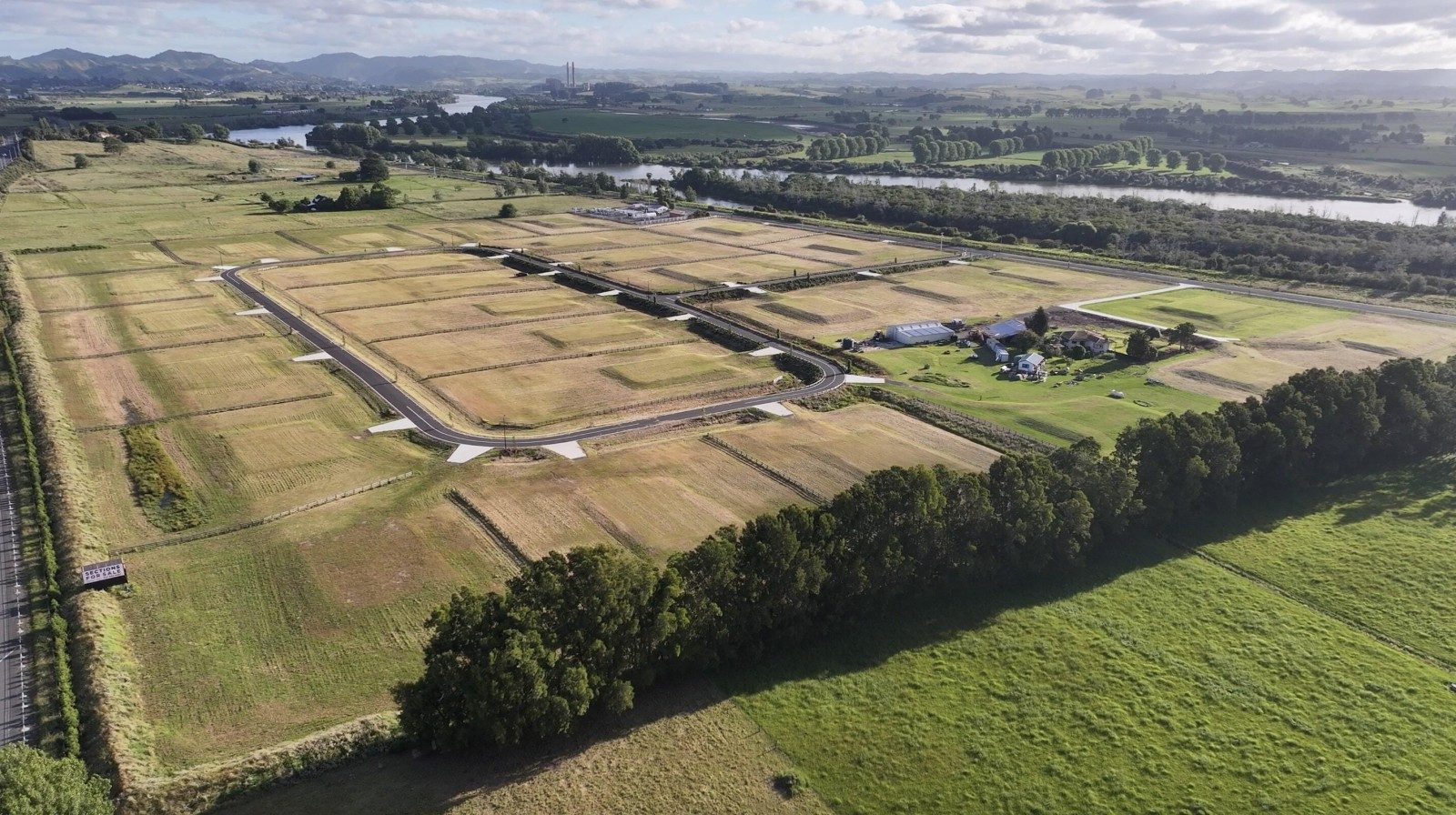 House + Land Deals $890,000 or Bare Land $440,000 — slide 1