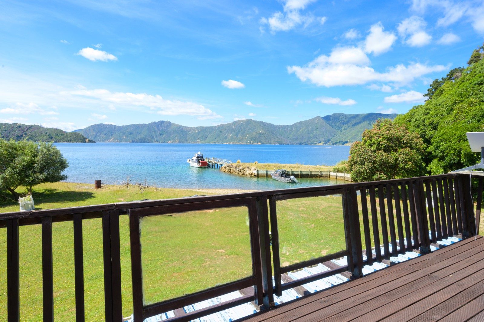 Spectacular coastal bay property — slide 10
