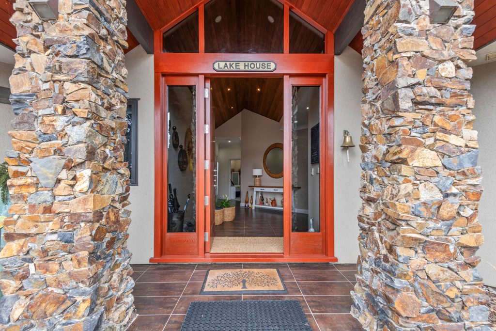 Lifestyle, Luxury and Location - Lakeview Oasis — slide 2