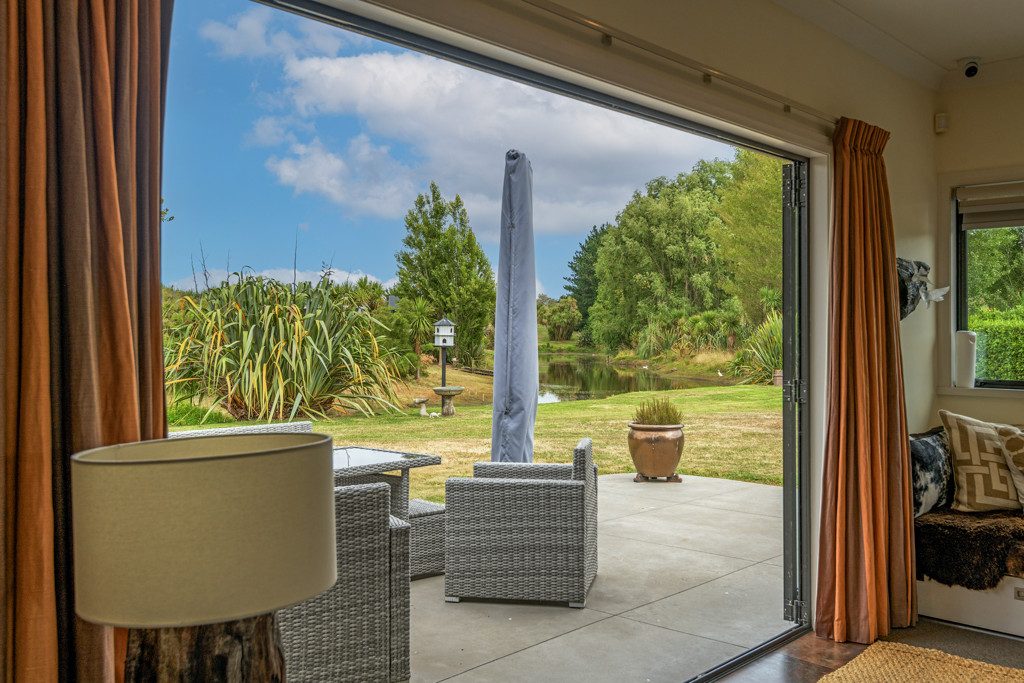 Lifestyle, Luxury and Location - Lakeview Oasis — slide 39