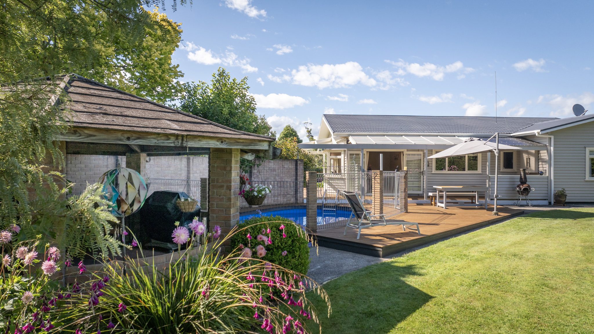 Lifestyle, Home & Income, Sustainable living — slide 2