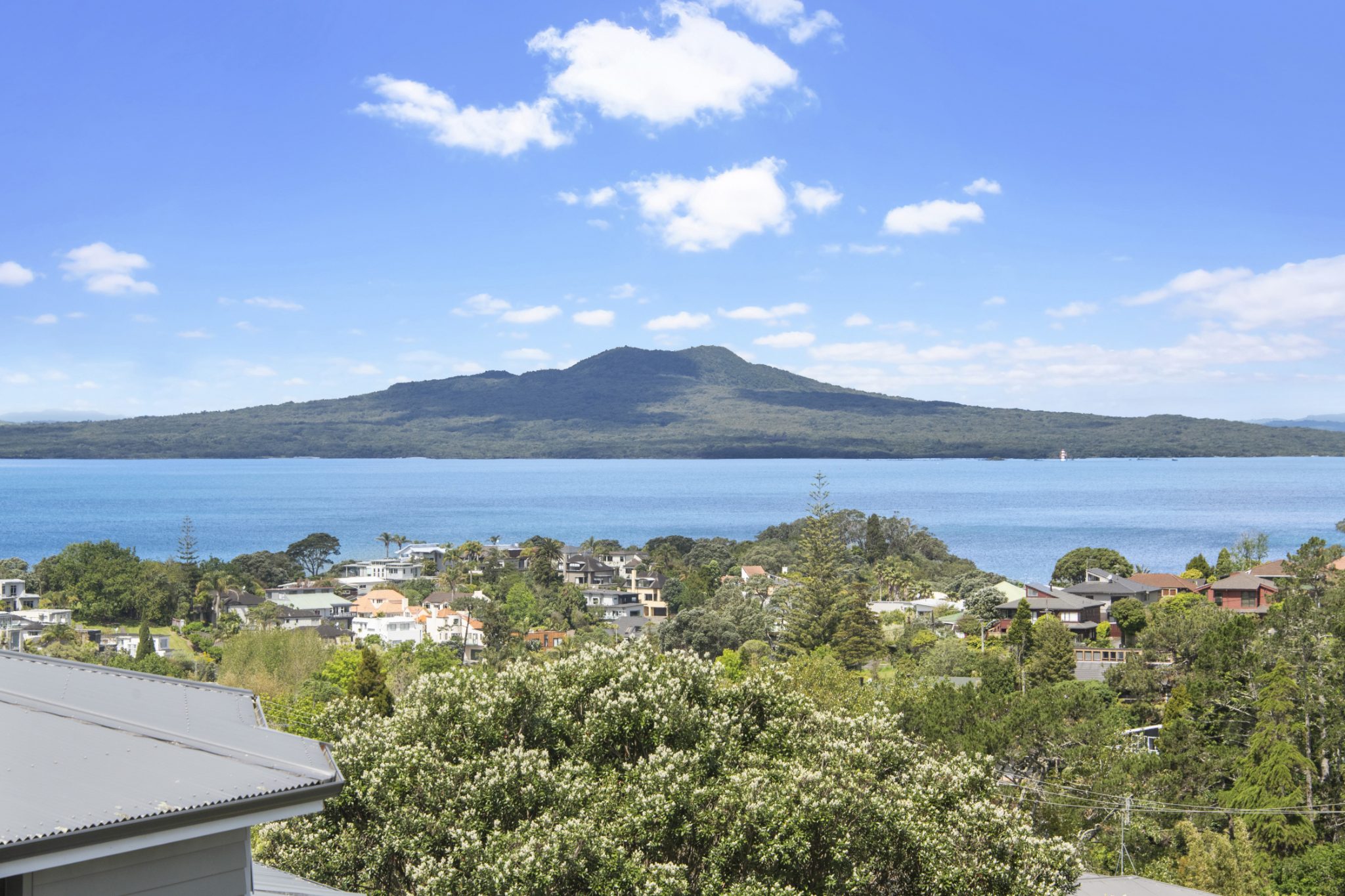 Home & Two Incomes with Sea Views on 1,323m² Land — slide 2