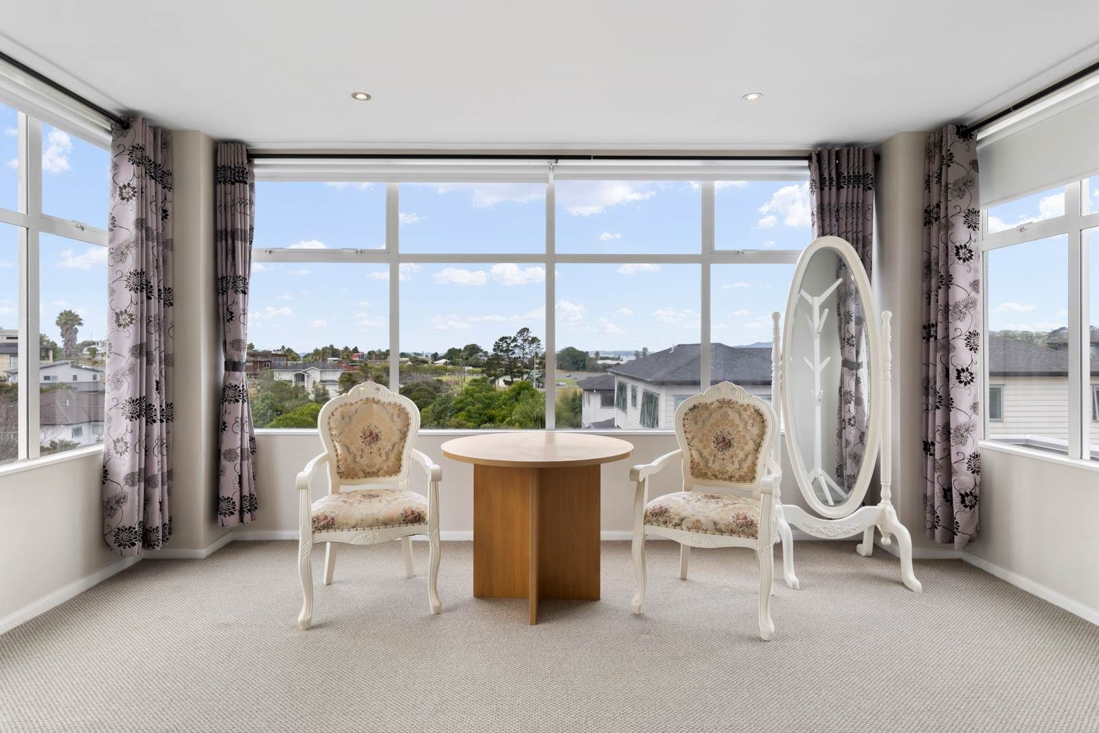 Luxury Oasis in RANGI Backyard — slide 4