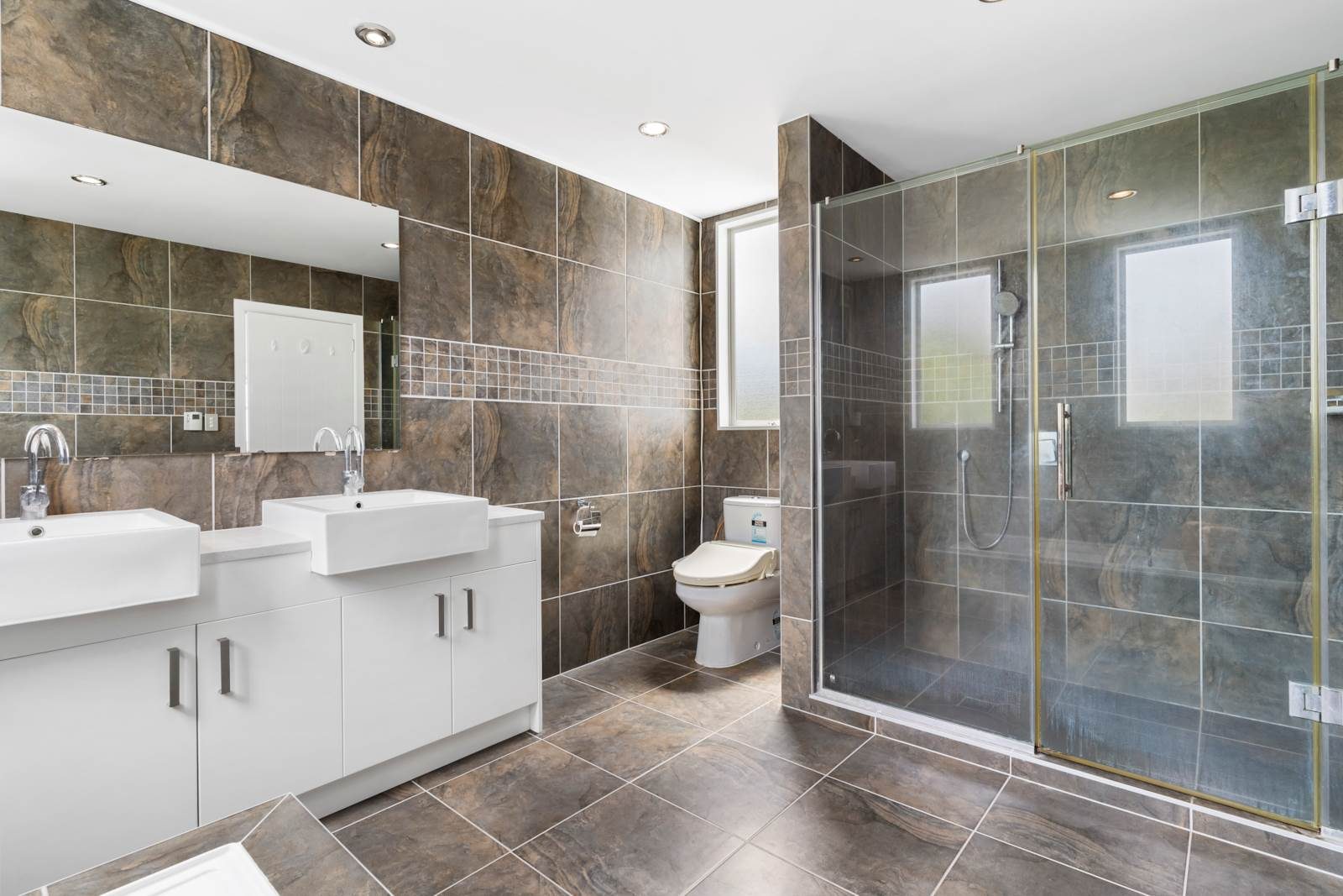 Luxury Oasis in RANGI Backyard — slide 16