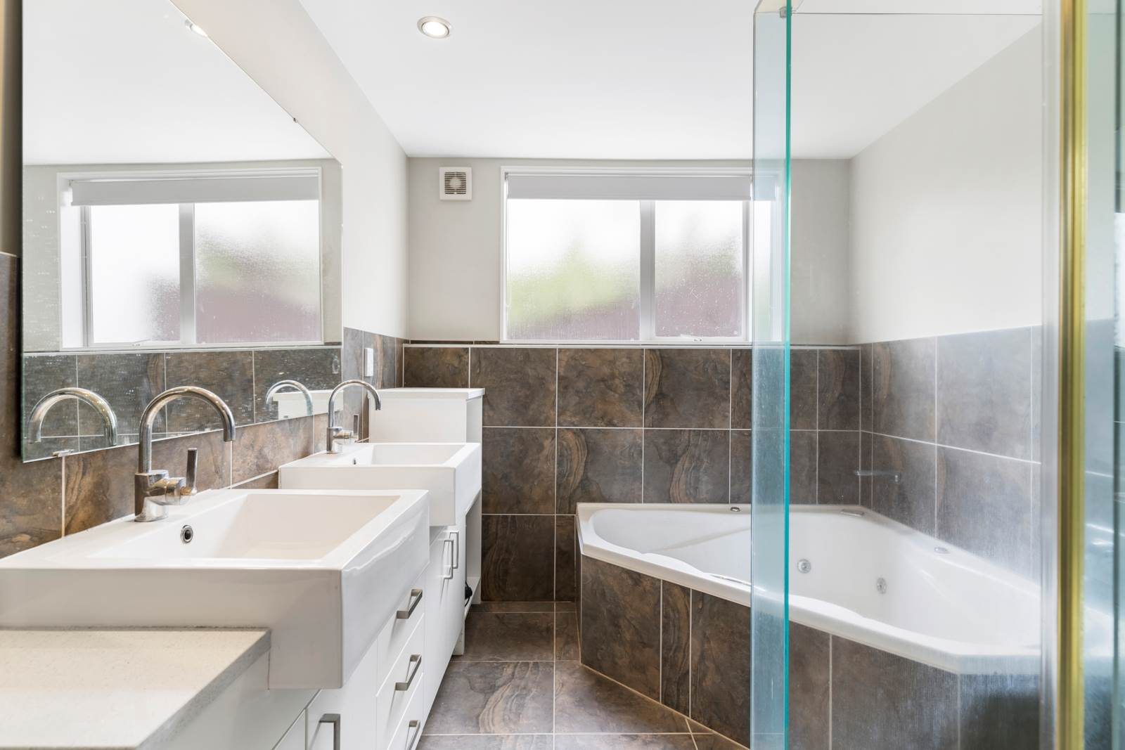 Luxury Oasis in RANGI Backyard — slide 23