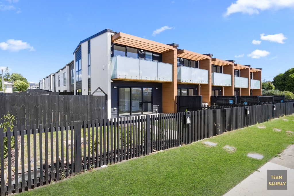 Modern 2-Bedroom Home in Manurewa! — slide 1